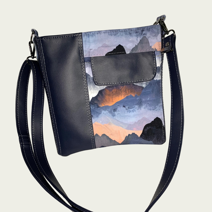 Marina Unisex - Moody Mountains