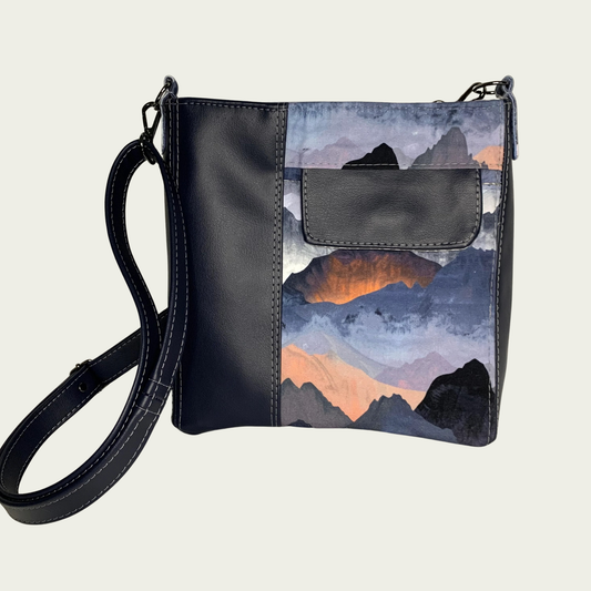 Marina Unisex - Moody Mountains