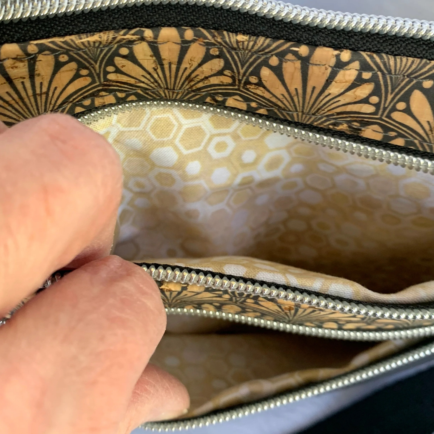 Zippy Crossbody – Ostrich & Cork Shells
