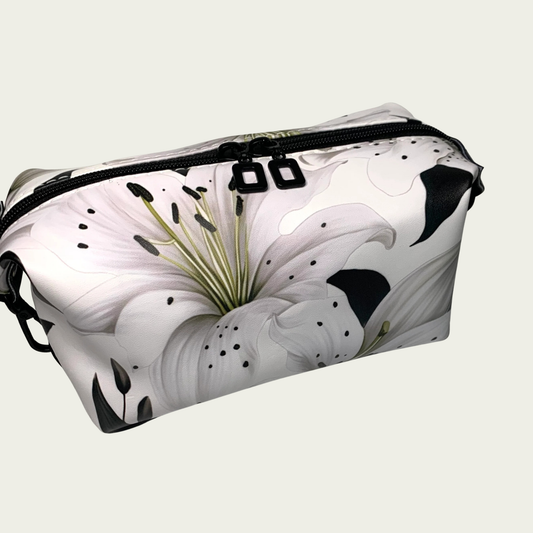 Dopp Kit Bag -White Lilies