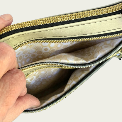 Zippy Crossbody – Ostrich & Beige Vinyl