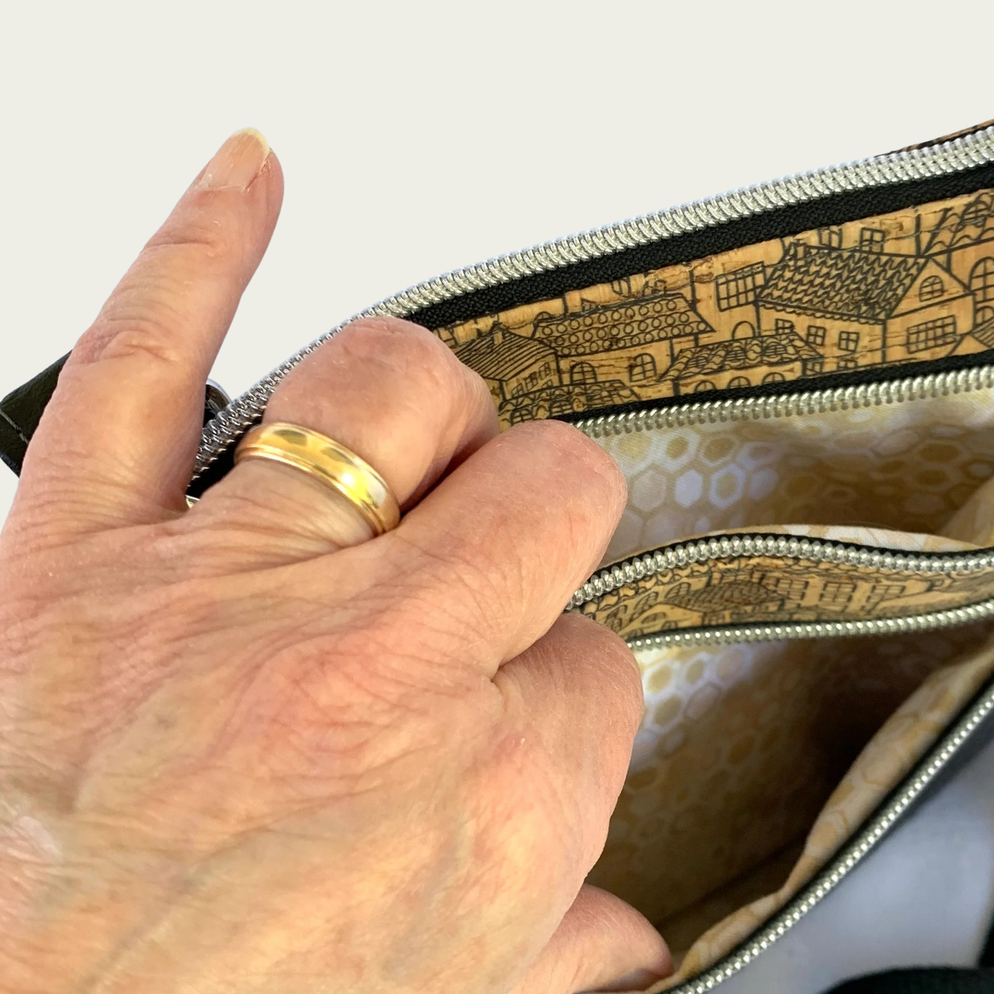 Zippy Crossbody – Ostrich & Cork Houses
