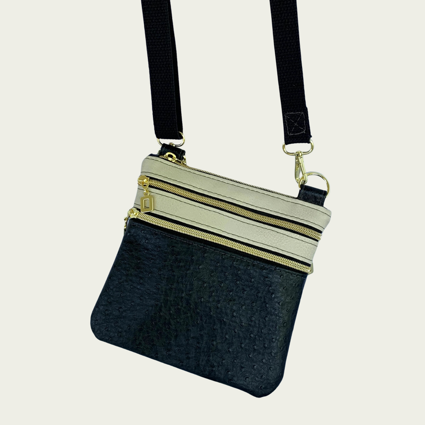 Zippy Crossbody – Ostrich & Beige Vinyl