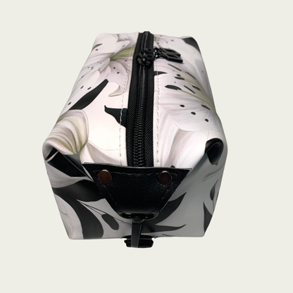 Dopp Kit Bag -White Lilies