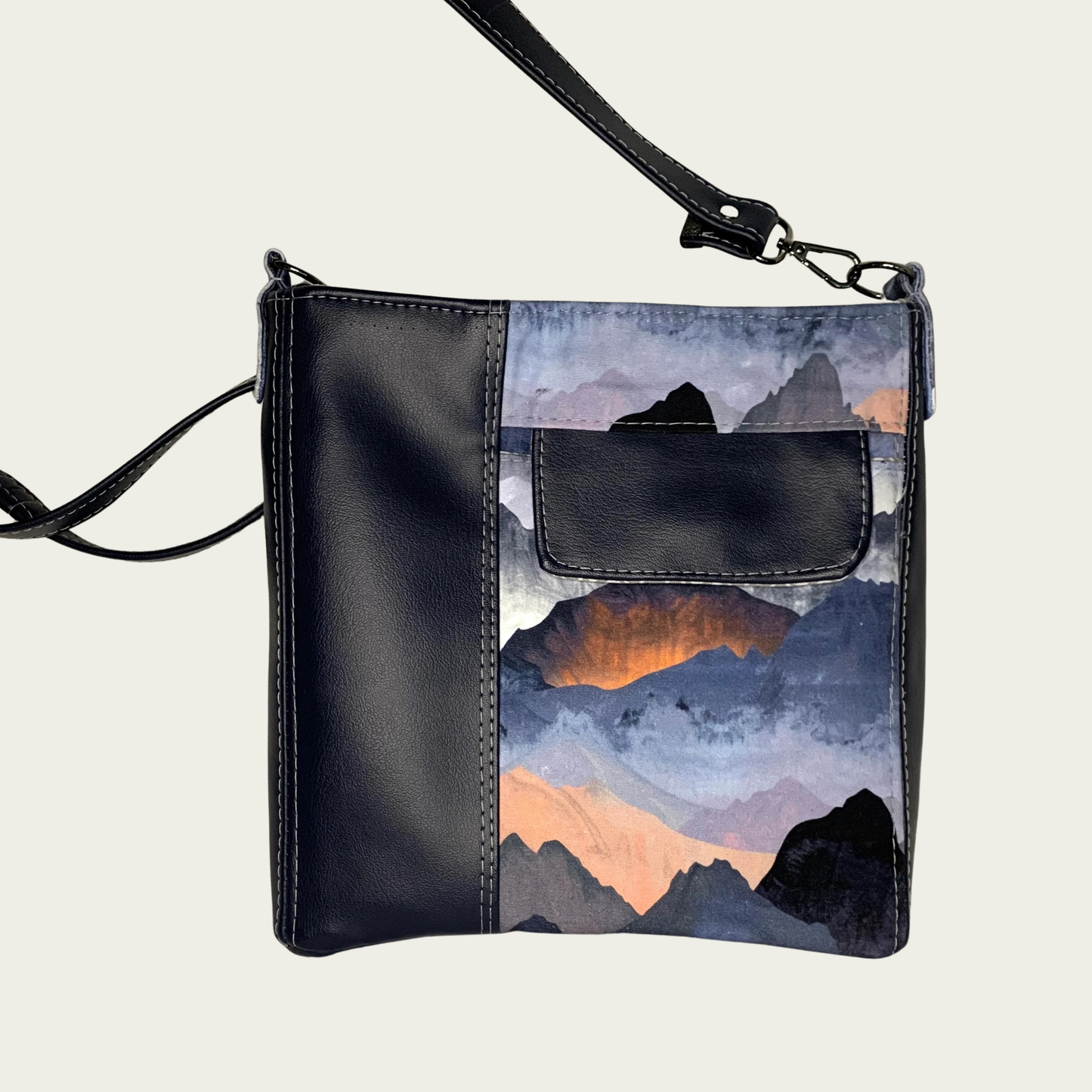 Marina Unisex - Moody Mountains