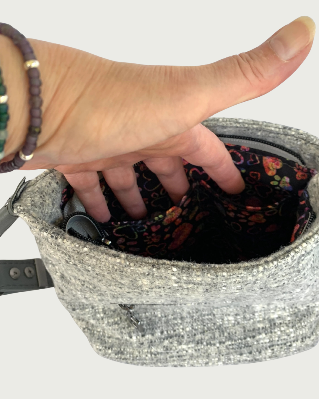 Gray wool-like handbag's interior lining and two slip pockets.